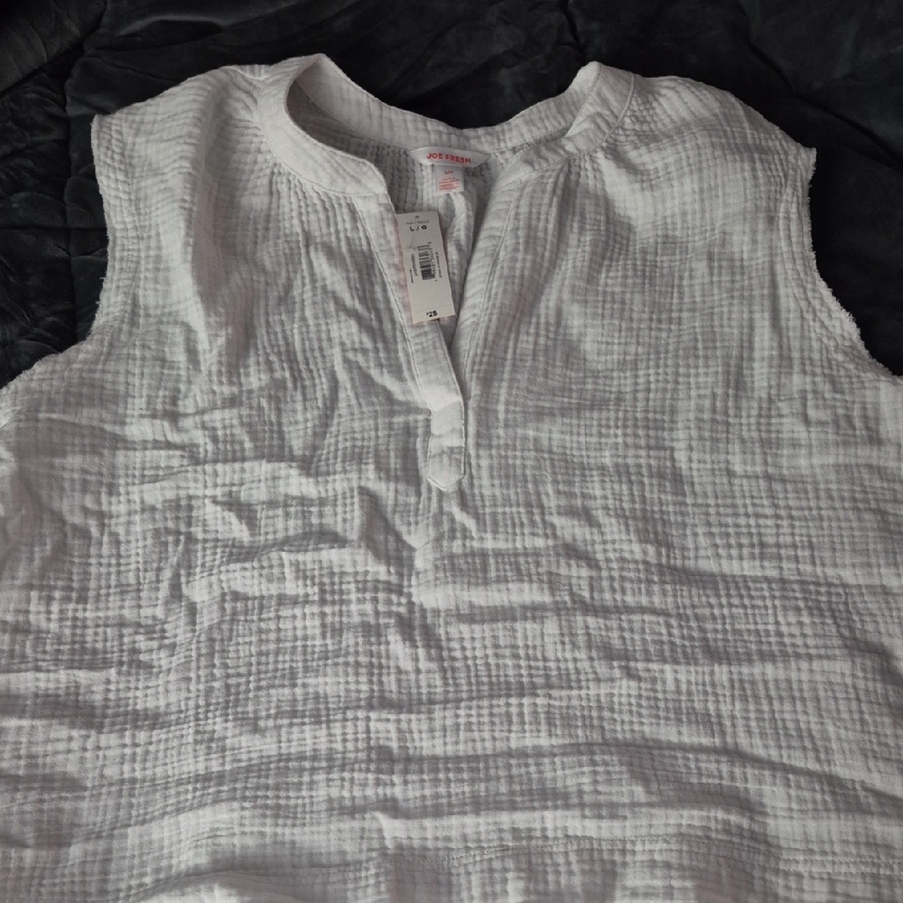Chic White Sleeveless Blouse